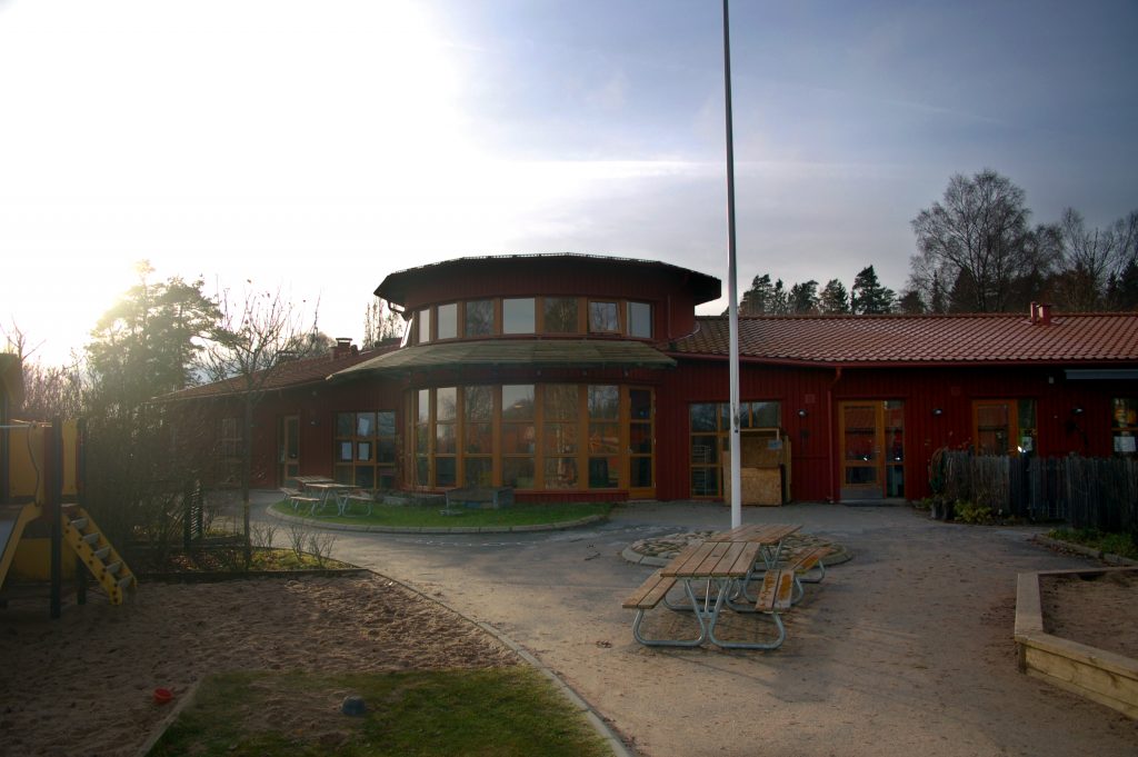 Bild på Tvärreds förskola som delvis är rund