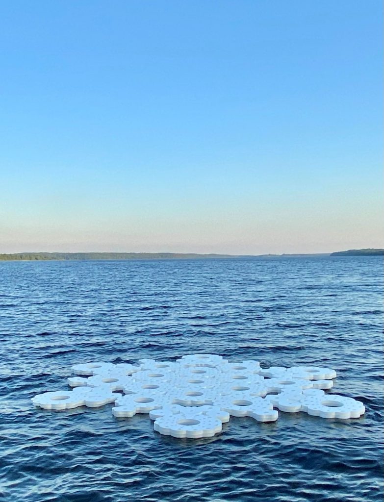Flytande konstverk i Sämsjön